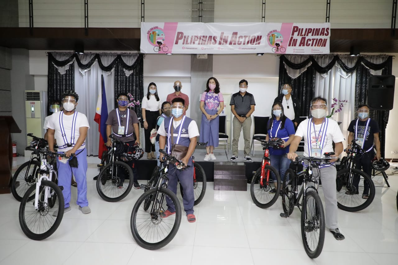 Pia gives bikes to community frontliners in Pampanga