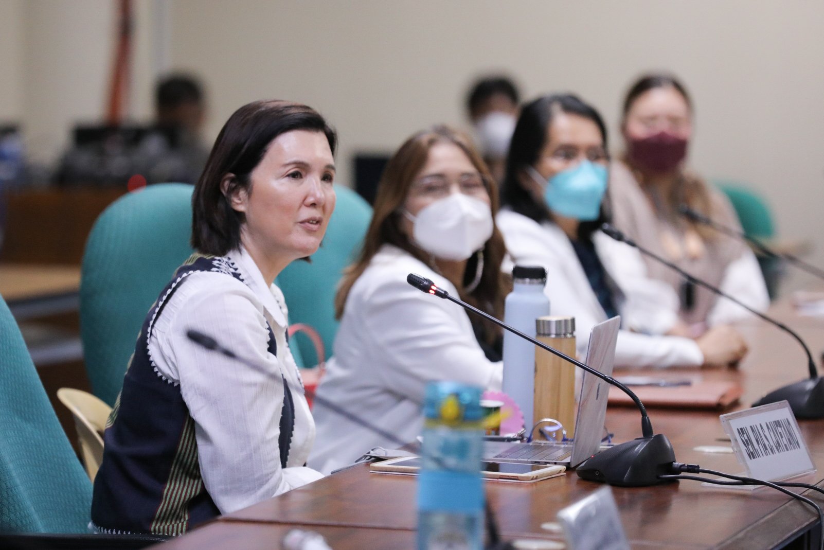 Senator Pia Cayetano with doctors