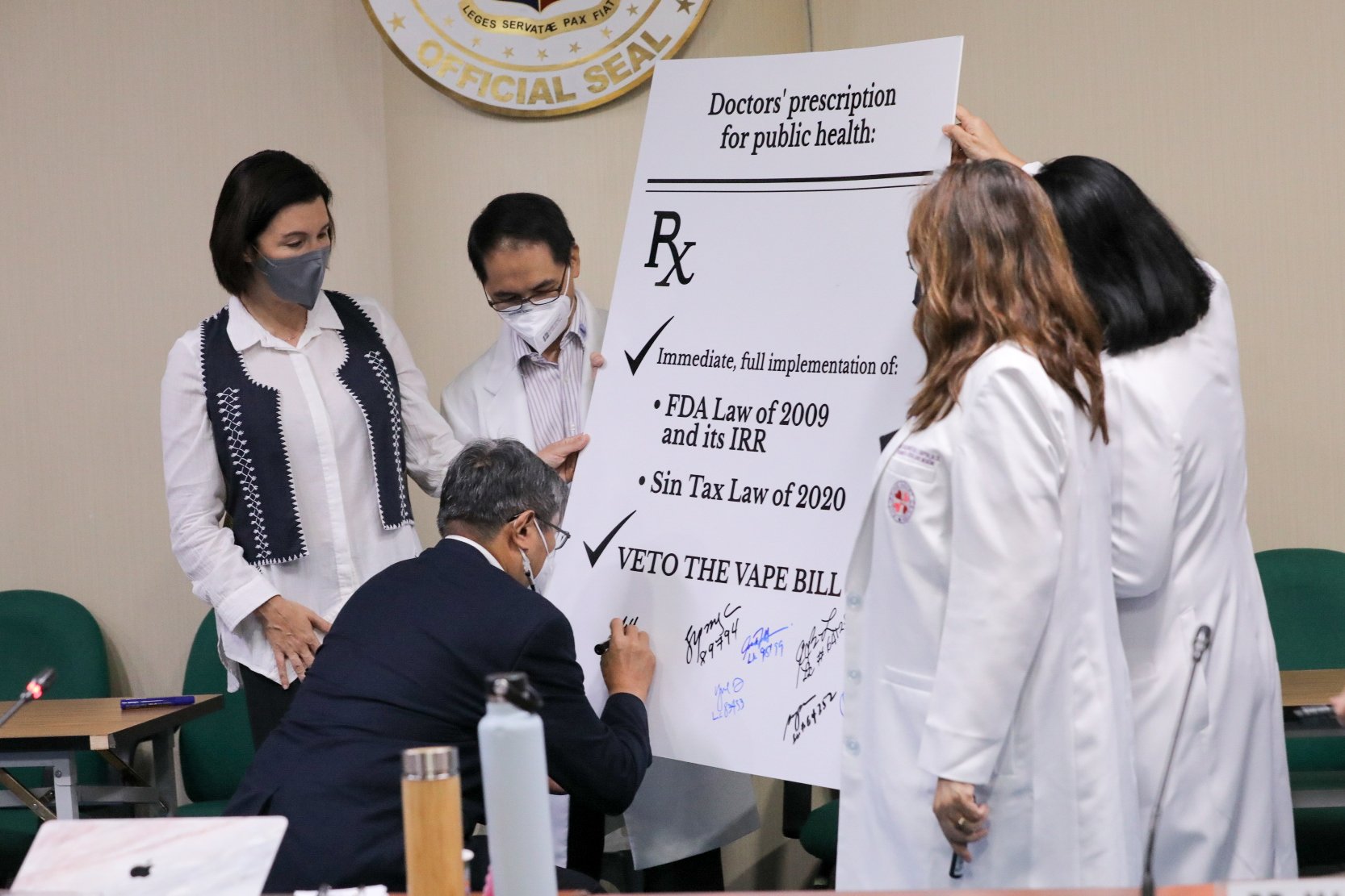 Pia at mga doktor, umaasa sa Vape Bill veto