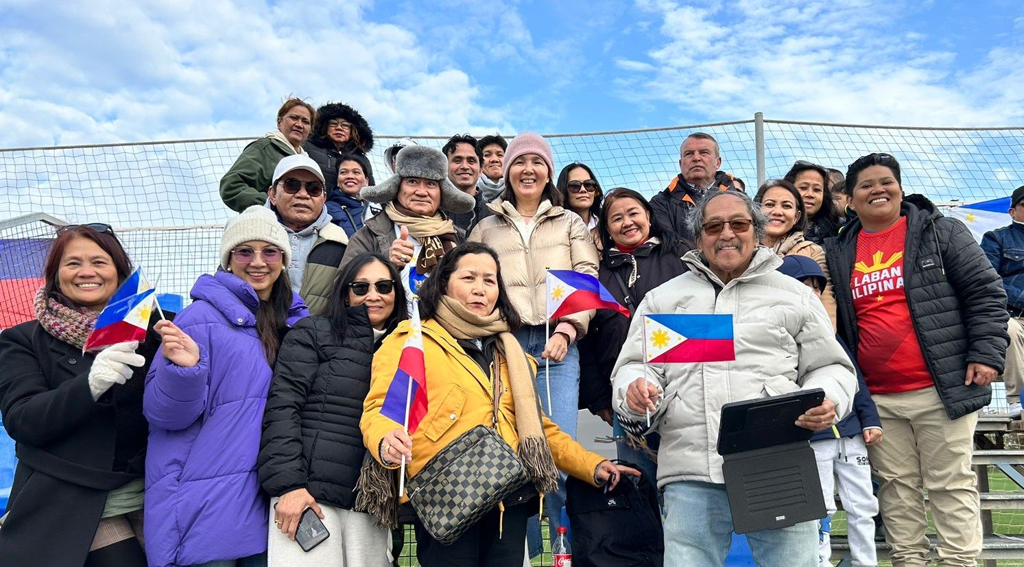 Filipinos in Spain gather to support the Filipinas