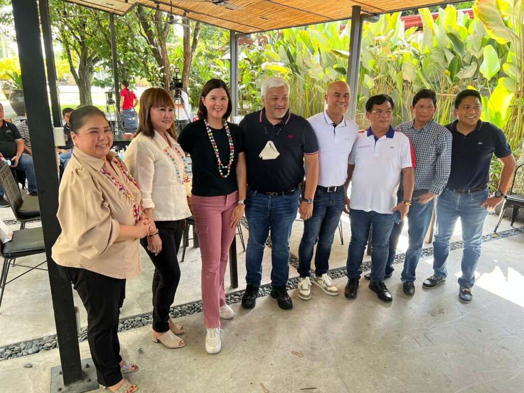 Senator Pia Cayetano with LGU leaders